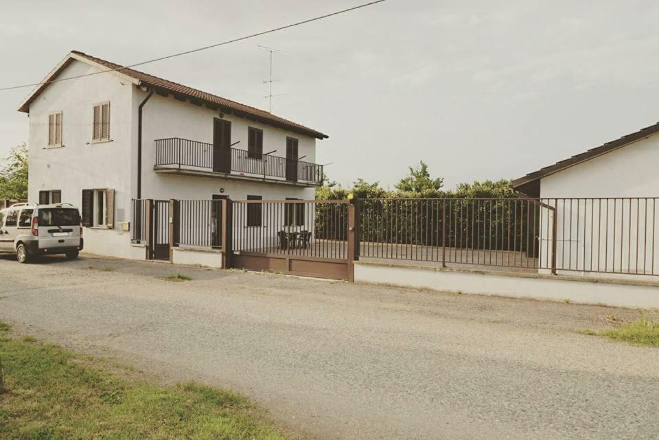 Bed and Breakfast Gaietta Frassineto Po Exterior foto